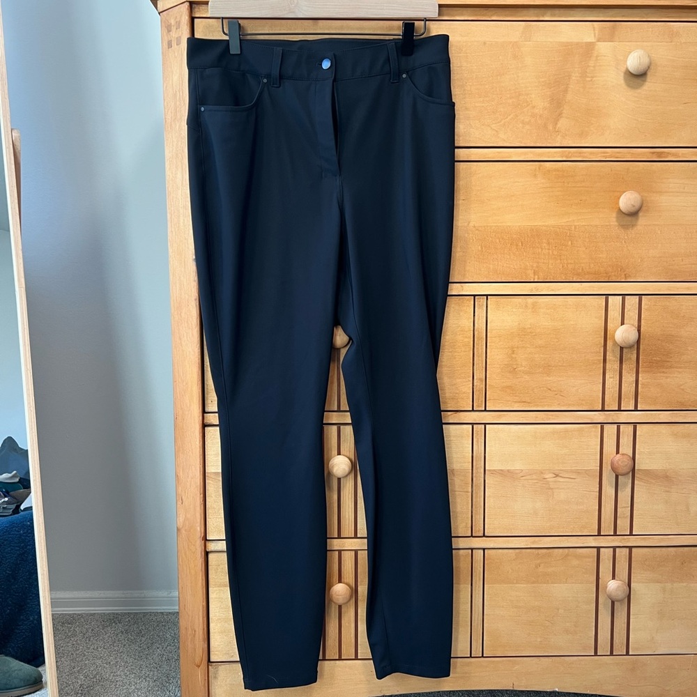 Lululemon women’s black city sleek 5 pocket pants Size 32”waist, 30”inseam